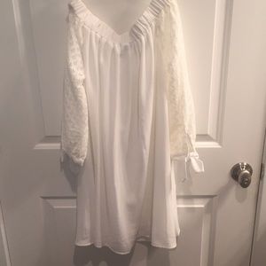 Off the shoulder Islet detail dress.